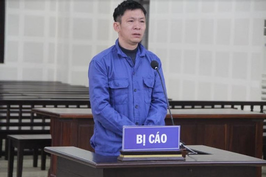 Dùng dao cứa cổ vợ vì ghen tuông khi thấy hình vợ với người khác