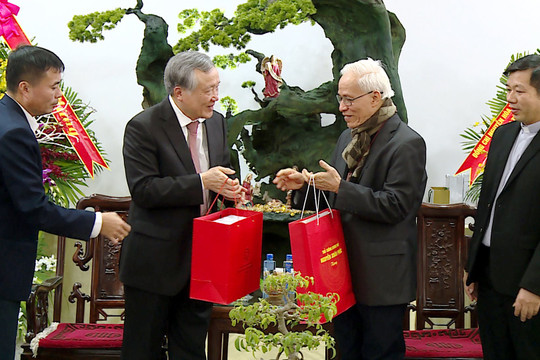 Bí thư Trung ương Đảng, Chánh án TANDTC thăm và chúc mừng Tòa Giám mục Bắc Ninh