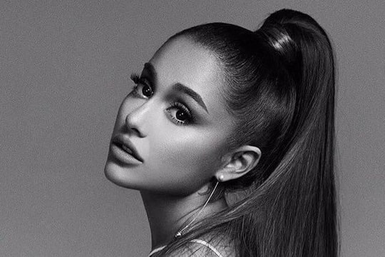 Ariana Grande được bạn trai kém tuổi cầu hôn nhẫn kim cương khủng