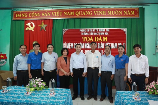 Trung ương Hội Thầy thuốc trẻ Việt Nam khám bệnh, cấp phát thuốc miễn phí “Vì người dân miền Trung”   