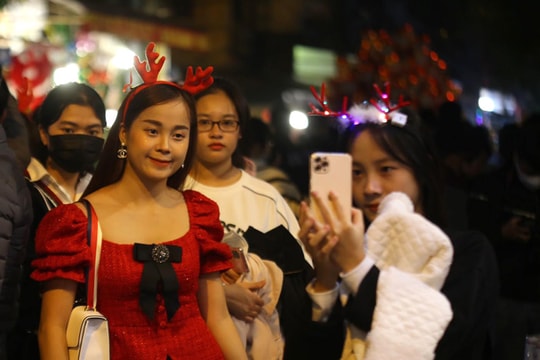 Hà Nội rộn rã không khí Giáng sinh