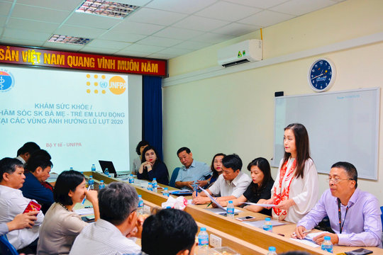 Tổ chức150 đợt khám sức khỏe cho bà mẹ trẻ em tại vùng ảnh hưởng lũ lụt     
