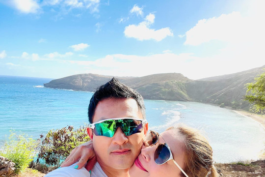 Ca sĩ Thanh Thảo tạm biệt Hawaii để về đất liền đón Giáng sinh