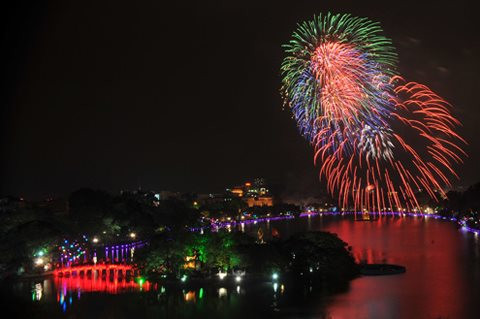 Hà Nội bắn pháo hoa tầm cao 3 điểm dịp Tết Dương lịch 2021