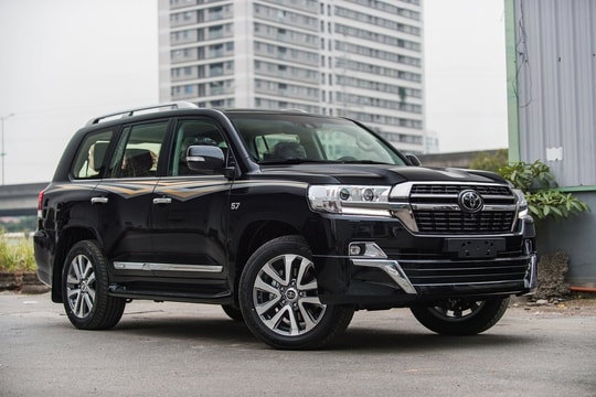 Toyota Land Cruiser 2021 ra mắt giá hơn 8 tỷ đồng