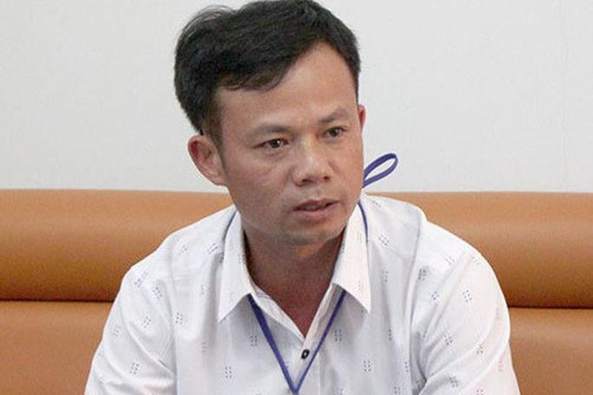 Khởi tố Chủ tịch xã "bắt gỗ lậu đem đi biếu"