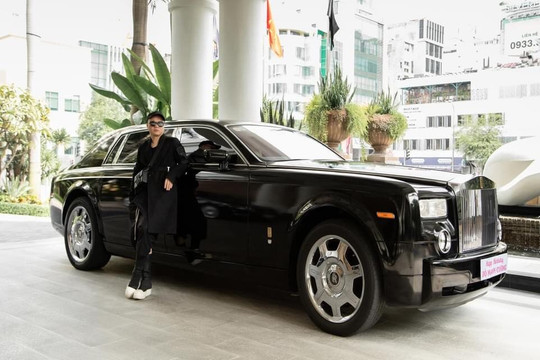 Nhà thiết kế Đỗ Mạnh Cường tậu xế hộp Rolls Royce Phantom nhân ngày sinh nhật
