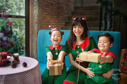 Elly Trần tung bộ ảnh đón Giáng sinh bên 2 nhóc tỳ đáng yêu