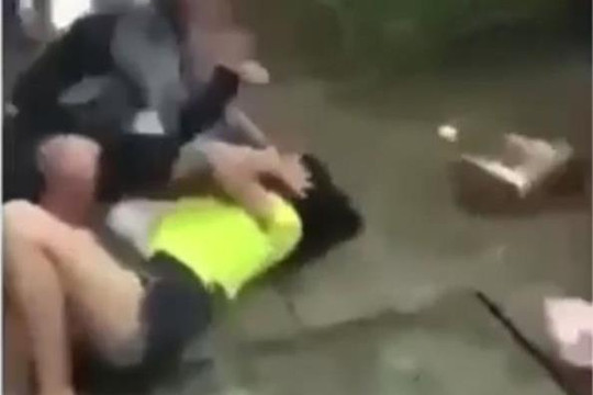 Vụ 2 cô gái bị đánh: Nguyên nhân từ việc "nhìn đểu" và chạy xe nẹt pô