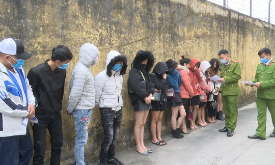 Phát hiện 12 đối tượng sử dụng ma túy trong quán Karaoke