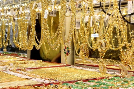 Giá vàng hôm nay 28/12: Tăng lên 1.889 USD/ounce