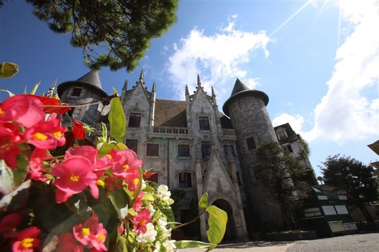 Một ngày rong chơi ở thành phố diệu kỳ Sun World Ba Na Hills, bạn nên khám phá gì?