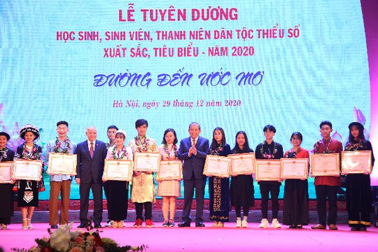 Tuyên dương 145 gương mặt học sinh, sinh viên xuất sắc người dân tộc thiểu số