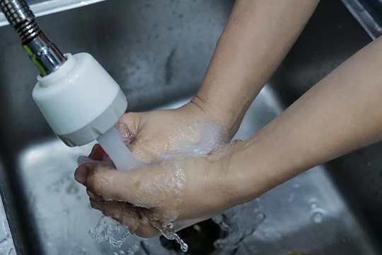 Chính phủ yêu cầu giảm tiền nước sạch tại địa phương giãn cách