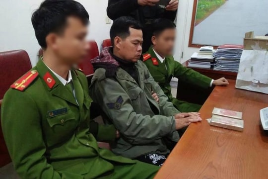 Nhảy xuống sông khi bị Công an vây bắt vì vận chuyển heroin
