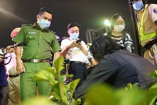 Nam thanh niên lao xe vào chốt CSGT, đòi tự tử vì vợ bỏ