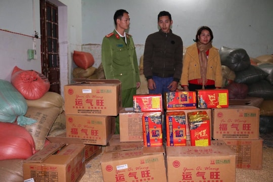 Bắt giữ hơn 200kg pháo nổ được ngụy trang trong xe chở thóc tại Điện Biên