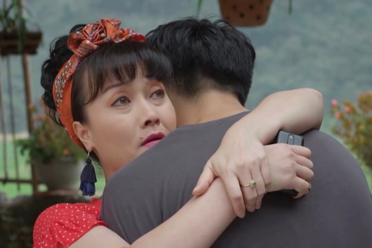 “Hướng dương ngược nắng” tập 10:Kiên không được lòng ông Phan vì biết quá nhiều chuyện, Trí bịn rịn không nỡ xa mẹ khi lên thành phố