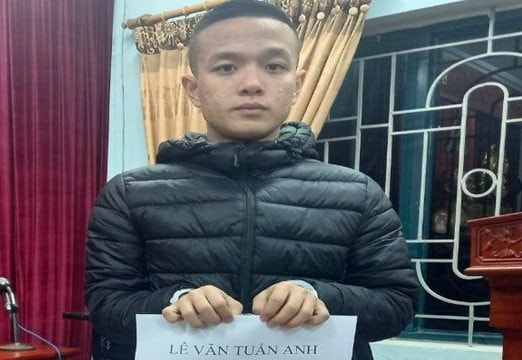 Mang súng phòng thân khi vận chuyển ma túy 
