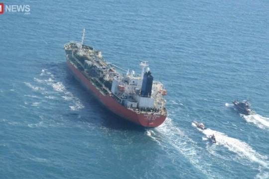 Iran bắt giữ tàu chở dầu Hàn Quốc: Nhằm giảm sức ép cấm vận?