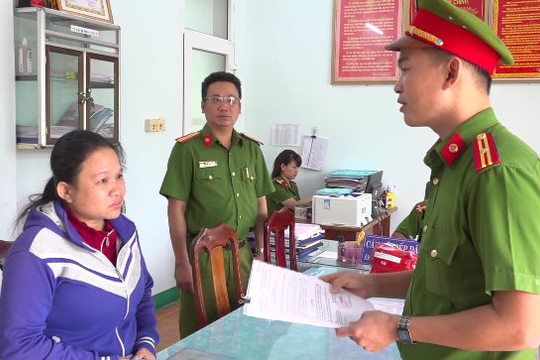 5 năm giả là đàn ông "lừa tình" hàng xóm