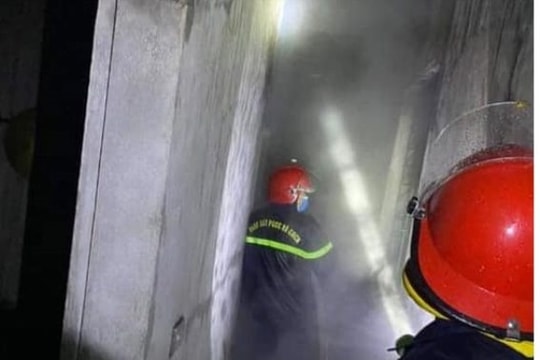 Nghịch tử châm lửa đốt nhà lúc mẹ đi vắng
