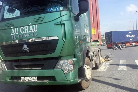 1 phụ nữ tử vong sau khi va chạm với xe đầu kéo tại TP.HCM