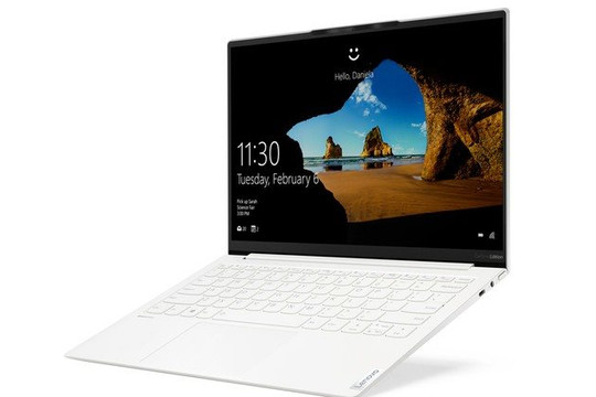 Lenovo ra mắt laptop Yoga Slim 7i Carbon nặng chưa tới một kilogam