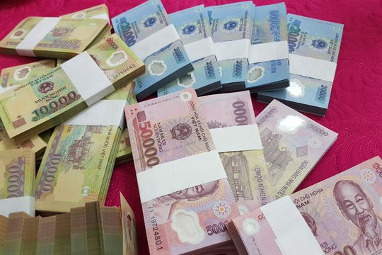 Gần Tết, dịch vụ đổi tiền lẻ giá cao ngất lại tràn chợ mạng