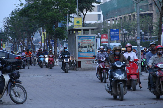 Hà Nội sẽ xử lý nghiêm phương tiện đi lên vỉa hè