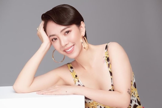 "Chị Mười Ba" tung bộ ảnh hở bạo cực kỳ quyến rũ nhưng Tiến Luật lại nhầm vợ thành ca sĩ "Tóc Tiên"