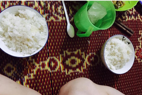 Thấy vợ không muốn ăn cơm, chồng mở cuộc thi, ai ăn nhiều sẽ được thưởng 5 triệu đồng