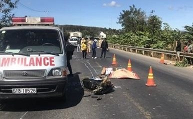 Xe máy va chạm xe tải, người đàn ông thiệt mạng