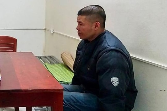 Cha nghiện ma túy hành hạ dã man con ruột
