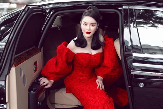 Lý Nhã Kỳ ngồi siêu xe đi xem thời trang