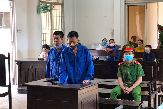 Mâu thuẫn tình cảm, rủ người tưới xăng đốt cả nhà vợ hờ