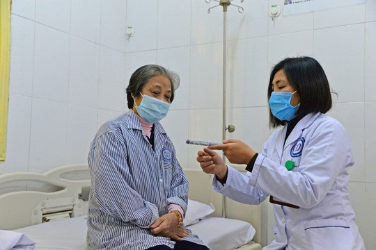 Tính mạng bị đe dọa khi tự mua và uống thuốc theo quảng cáo trên mạng