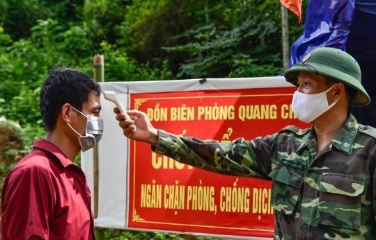 Đưa 3 người nhập cảnh trái phép đi cách ly, lập hồ sơ xử phạt hành chính