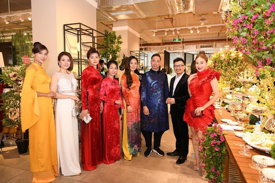 NTK Đỗ Trịnh Hoài Nam mang những mẫu Áo dài sang trọng đến bữa tiệc của Hoàng Nam Group