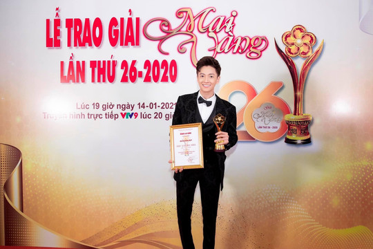 Ngô Kiến Huy nhận giải "Mai Vàng" 4 năm liên tiếp