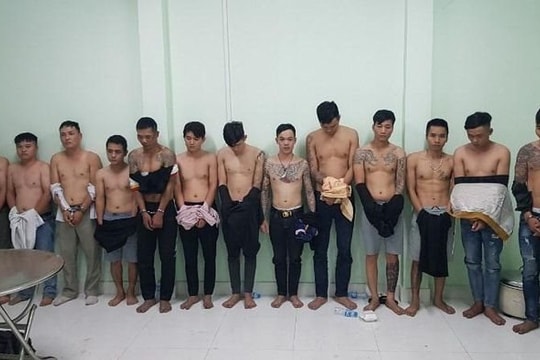 Tạm giữ hình sự ổ nhóm tổ chức đánh bạc và cho vay lãi nặng