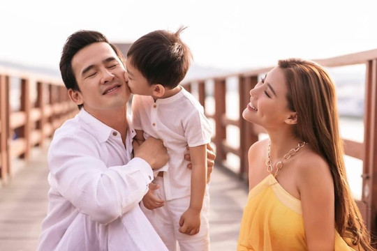 Ngắm bộ ảnh đẹp như tranh vẽ của gia đình Thúy Diễm – Lương Thế Thành