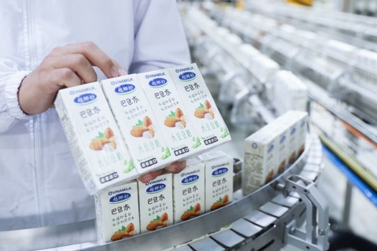 Vinamilk chào 2021 với lô sản phẩm sữa hạt và sữa đặc lớn xuất khẩu đi Trung Quốc