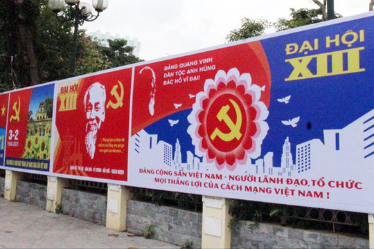 Hà Nội: Rực rỡ cờ, băng rôn chào mừng Đại hội XIII của Đảng