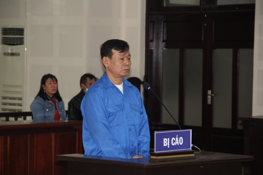 Đâm hàng xóm vì mâu thuẫn từ… mùi thuốc lá