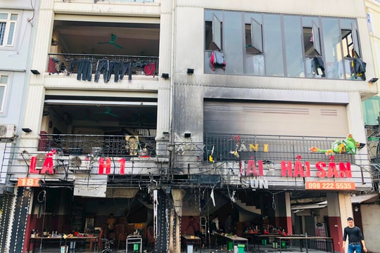 Cháy lớn tại nhà hàng trên phố Thượng Đình, nhiều người tháo chạy