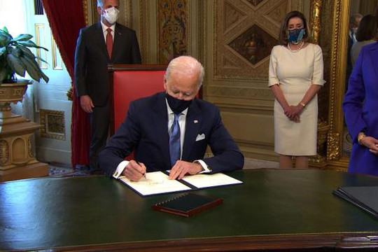 Tân Tổng thống Mỹ Joe Biden ký hàng loạt sắc lệnh hành pháp
