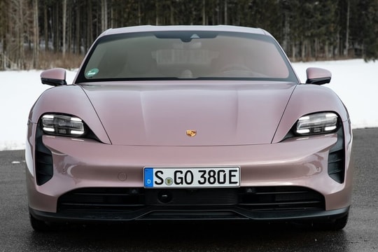 Porsche Taycan 2021 được bổ sung bản chạy điện, giá từ 79.900 USD