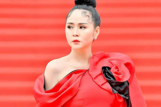Bùi Thanh Hương lột xác thành Phạm Băng Băng trên thảm đỏ