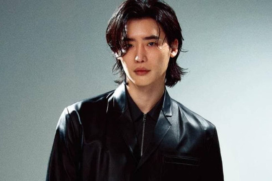 Mỹ nam Lee Jong Suk thú nhận phải nhịn ăn vì tăng 10kg sau khi xuất ngũ